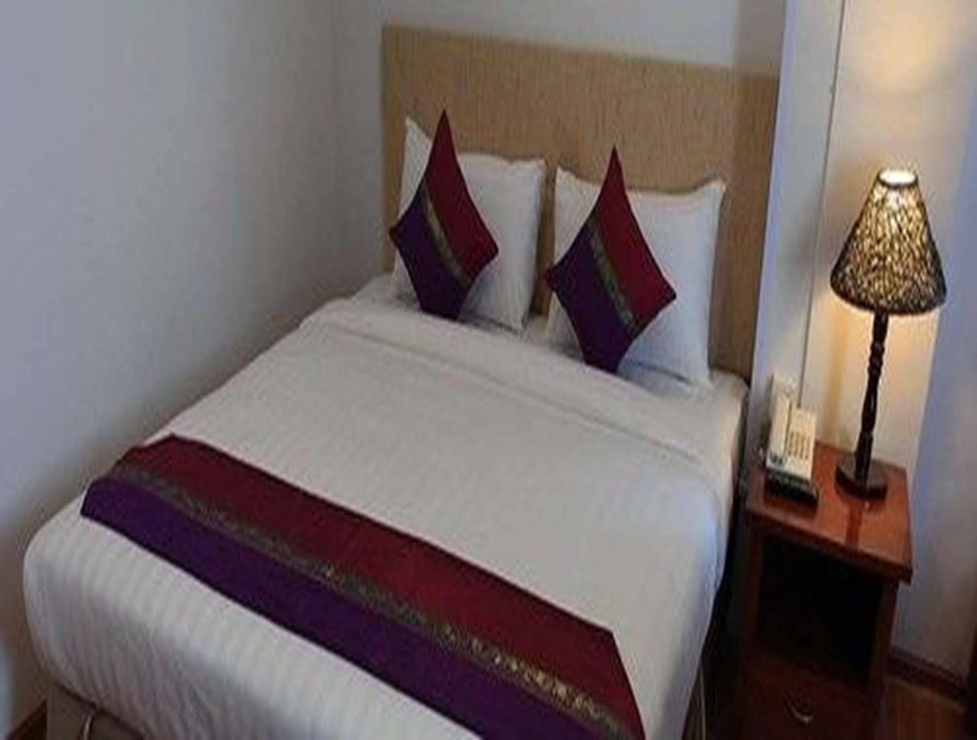 Hotel K Янгон Екстериор снимка