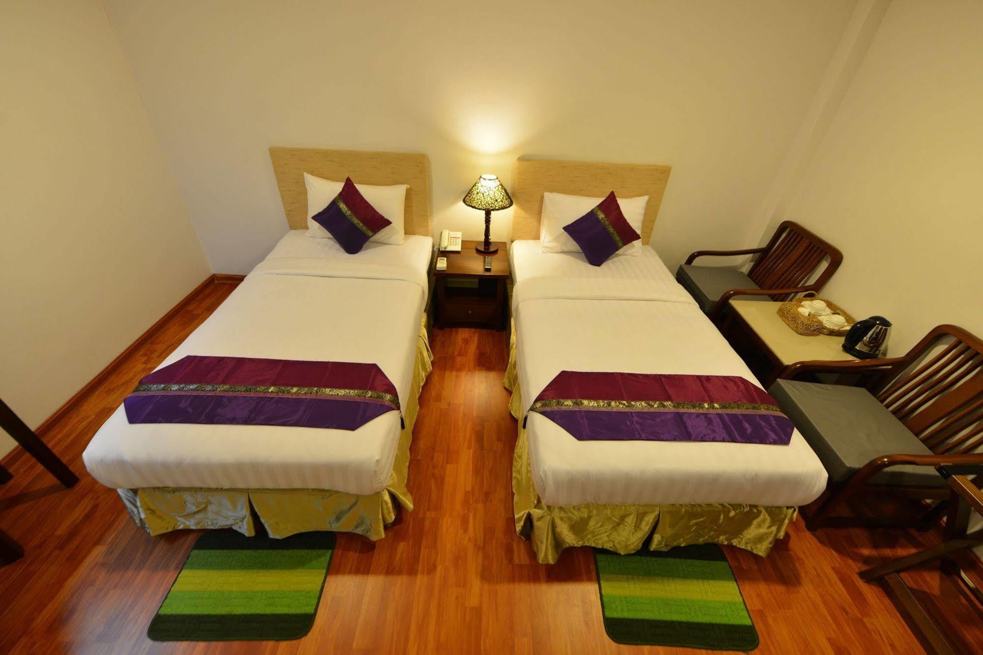 Hotel K Янгон Екстериор снимка
