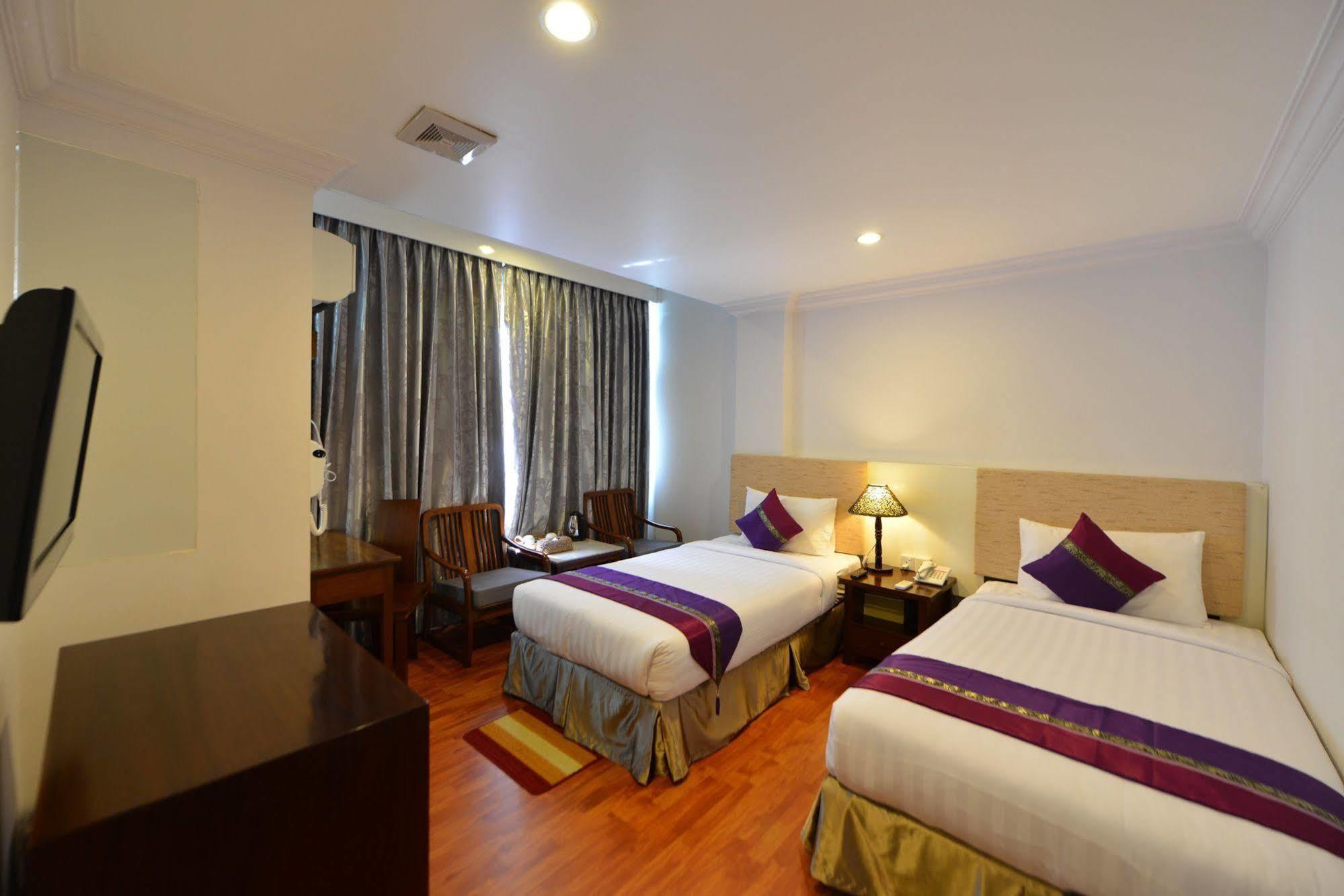 Hotel K Янгон Екстериор снимка