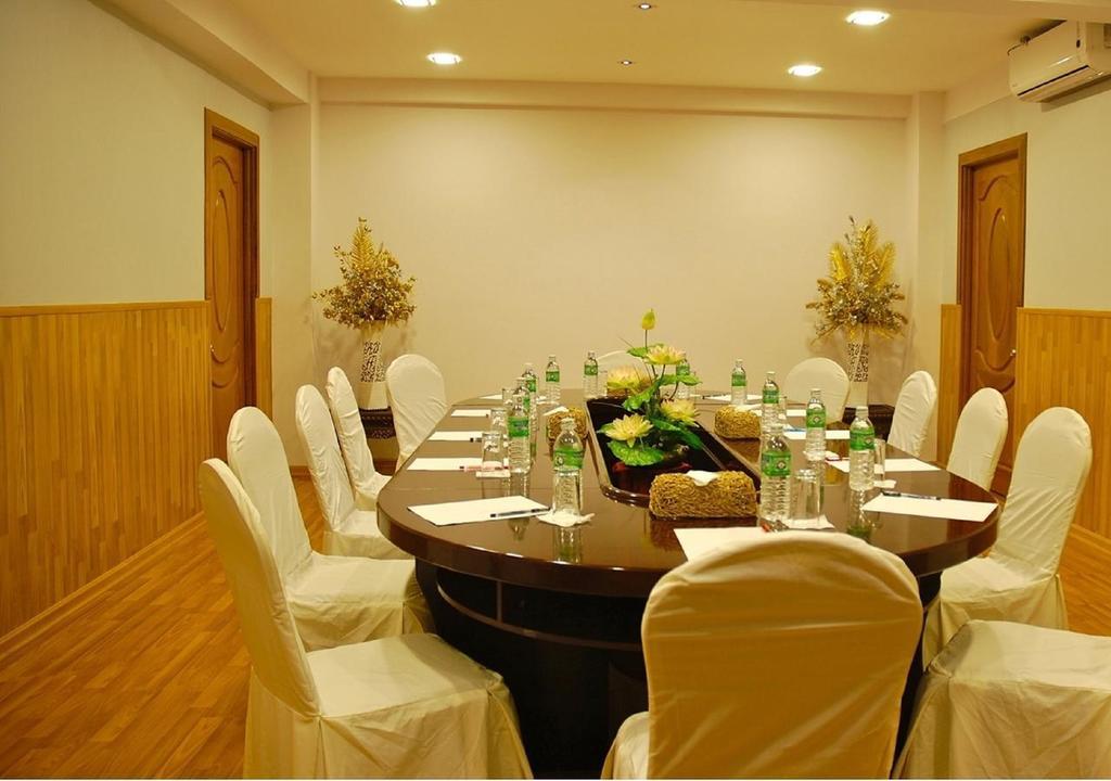 Hotel K Янгон Екстериор снимка